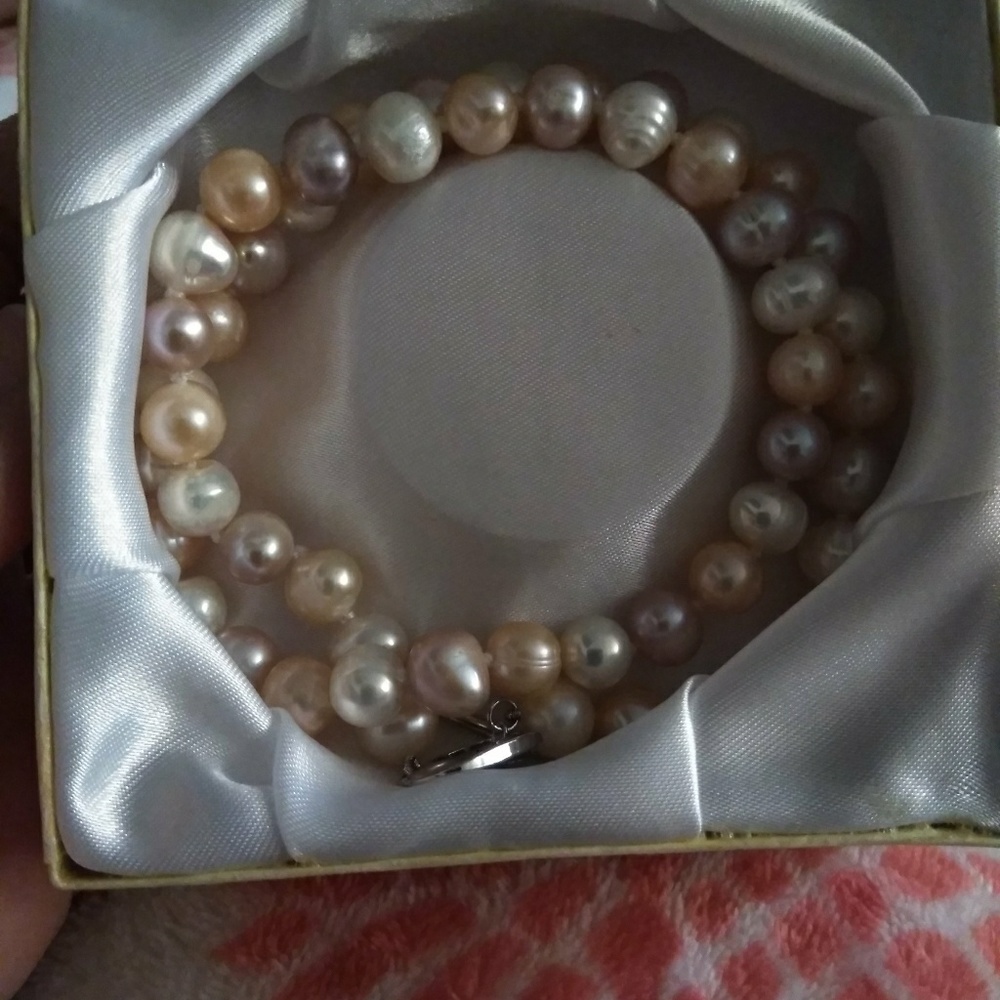 Salt water pearl necklace